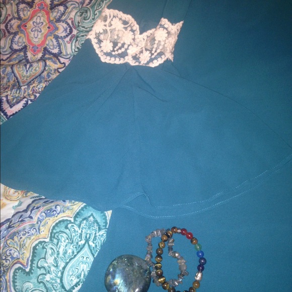 Umgee mini 70s style mini boho bell Sleeve dress - Picture 5 of 9